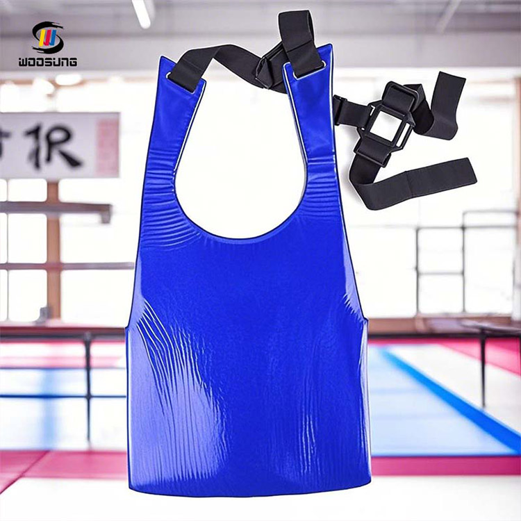 Опущенная нагрудная защита для тхэквондо