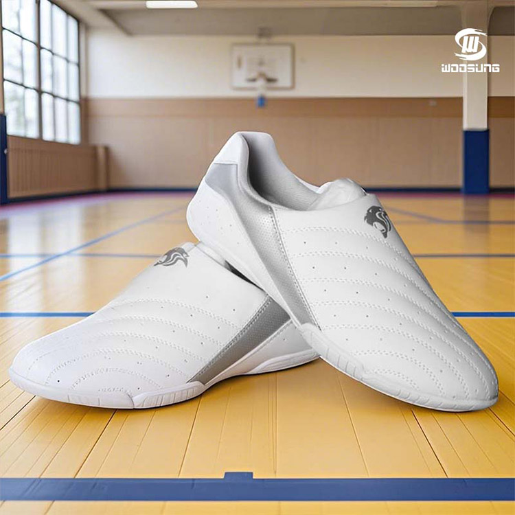 Белые туфли для тхэквондо